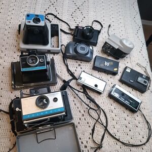 Lot of 9 Vtg Cameras Photography UNTESTED Minolta Kodak Poloroid Film Wink Light